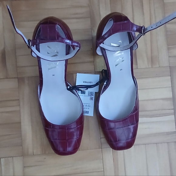 Zara Women's Deep Red Croc-Embossed Heels.Size 8(37.5) - Picture 3 of 7